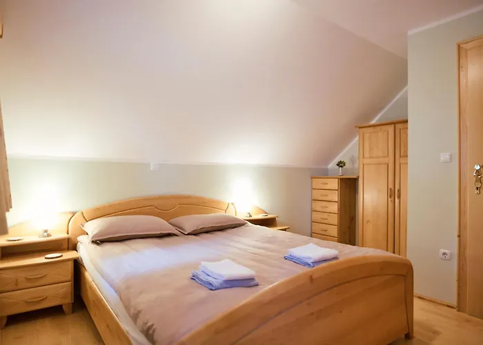 Apartma Smucisce Krvavec Appartamento *